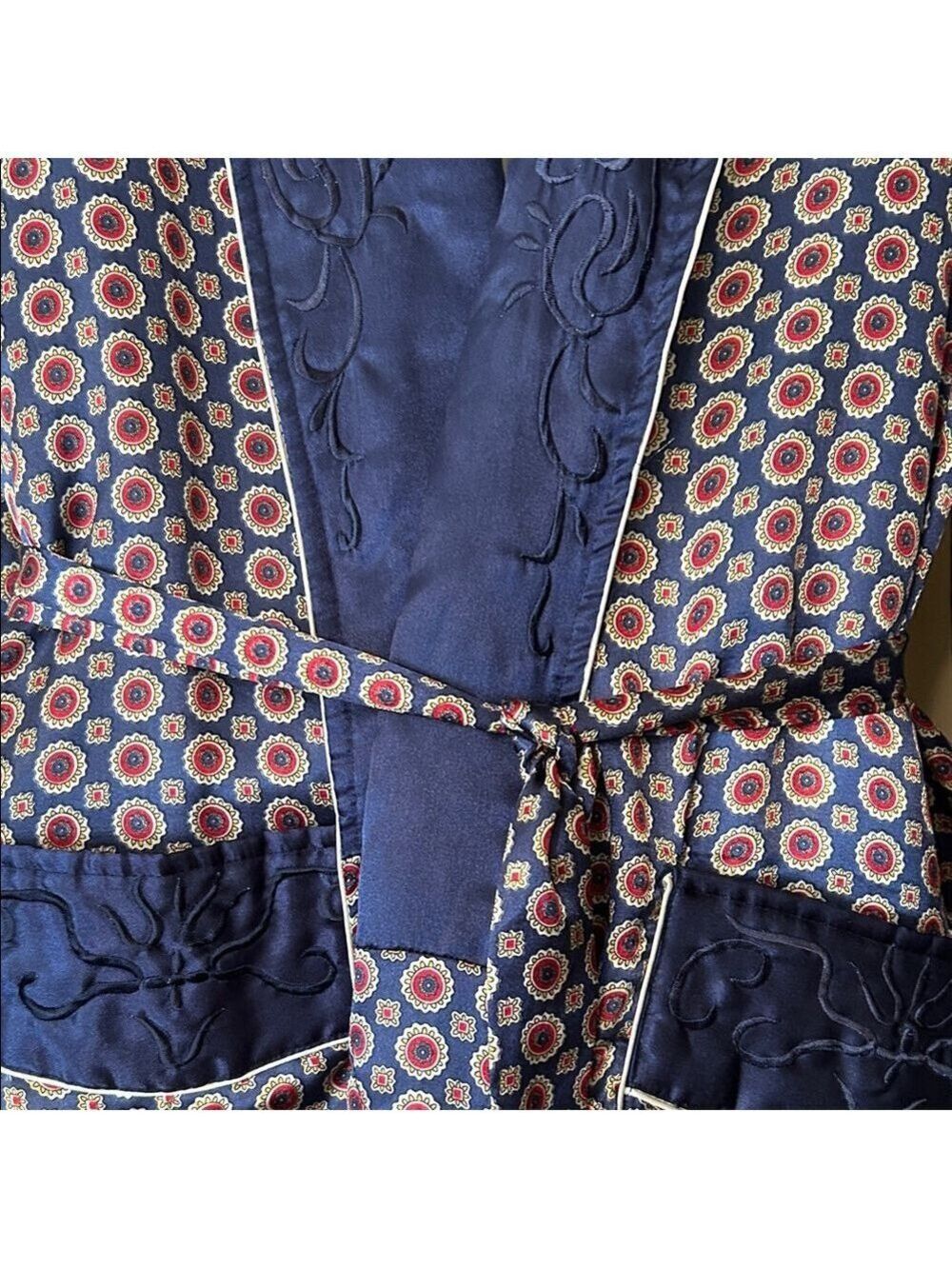 Jiangnan China Men’s Navy and Red Patterned Quilted Robe size L - Picture 4 of 12